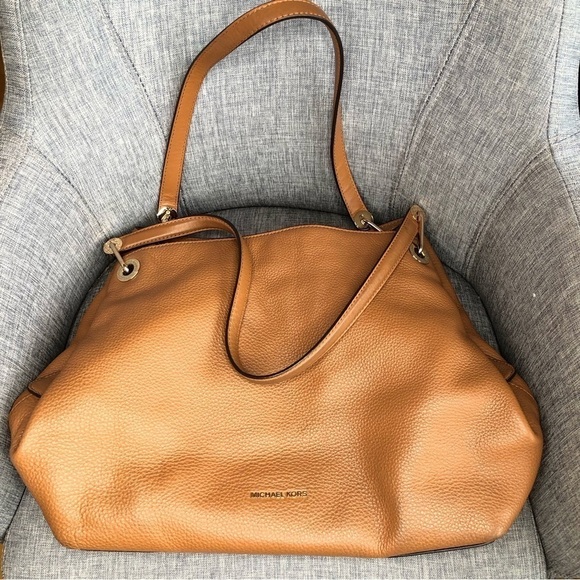 MICHAEL Kors Raven camel pebble leather extra large shoulder bag gold logo - Picture 1 of 16